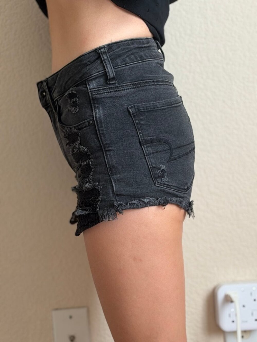 American Eagle Women's Black Hi-Rise Shortie Denim Shorts Distressed Size 2